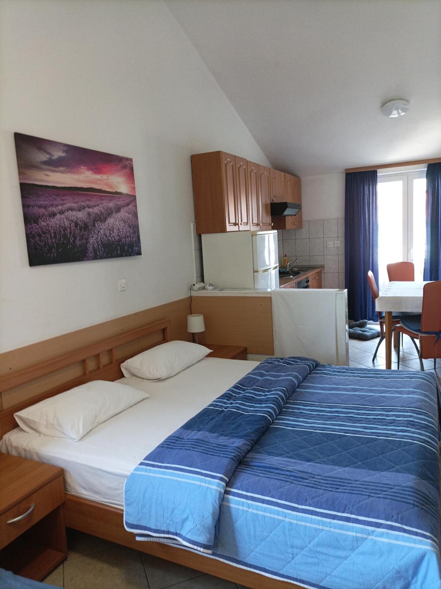 Apartament & Hegic *